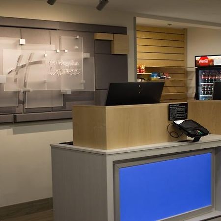 Holiday Inn Express Winfield - Teays Valley Hurricane Bagian luar foto