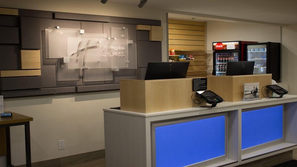 Holiday Inn Express Winfield - Teays Valley Hurricane Bagian luar foto