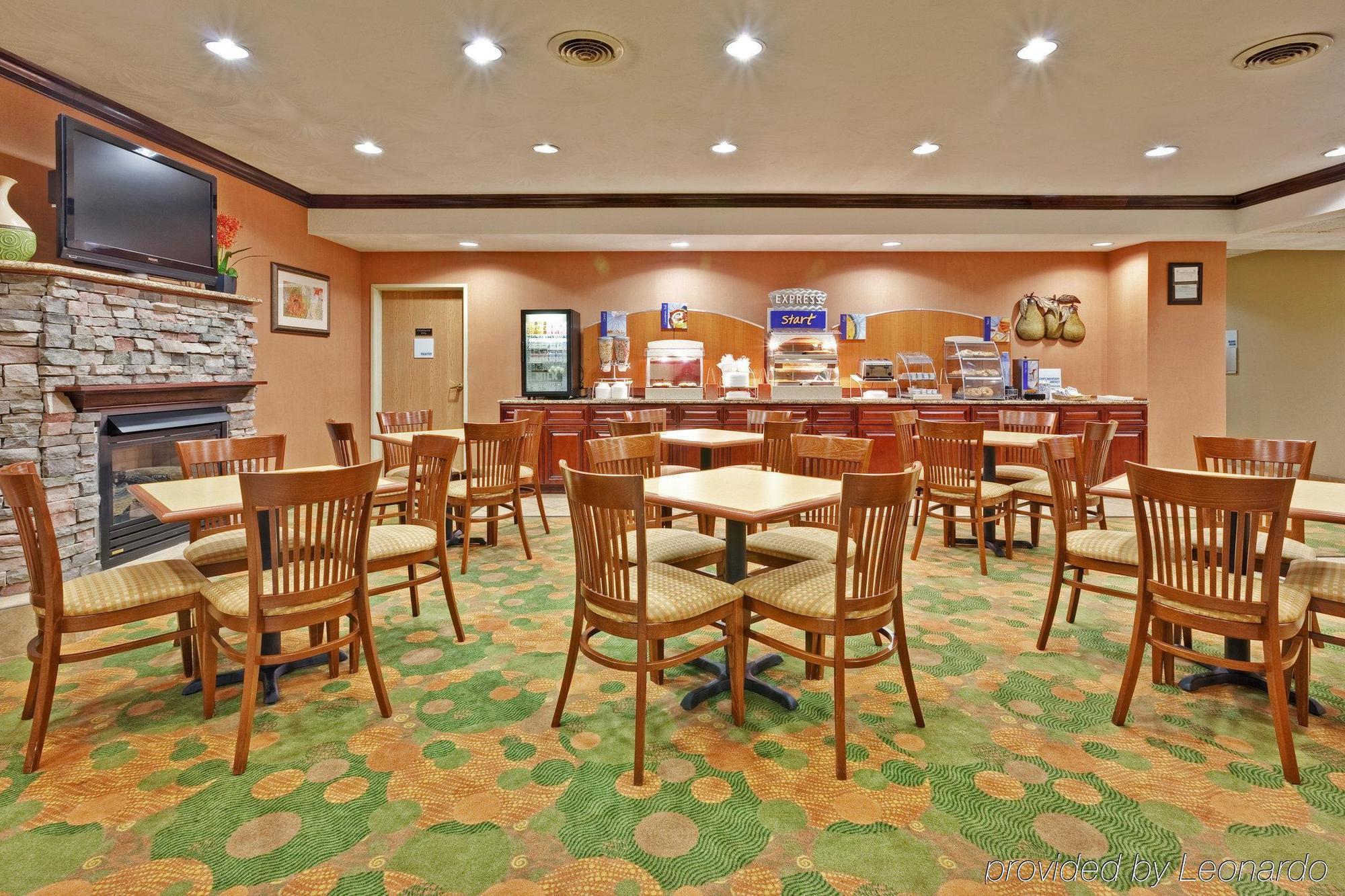 Holiday Inn Express Winfield - Teays Valley Hurricane Bagian luar foto
