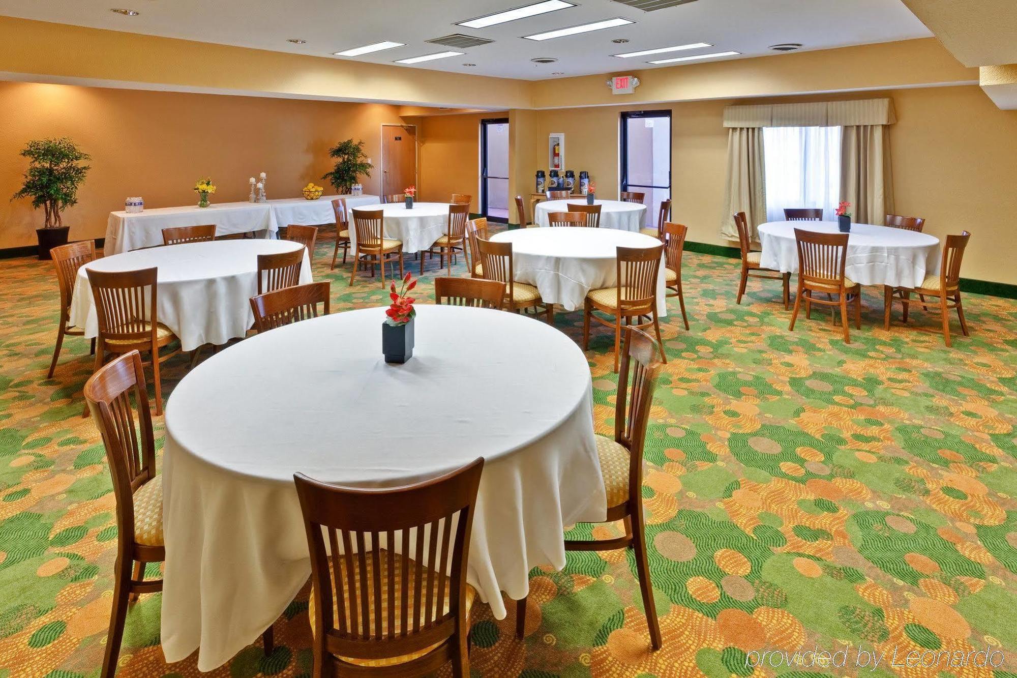 Holiday Inn Express Winfield - Teays Valley Hurricane Restoran foto