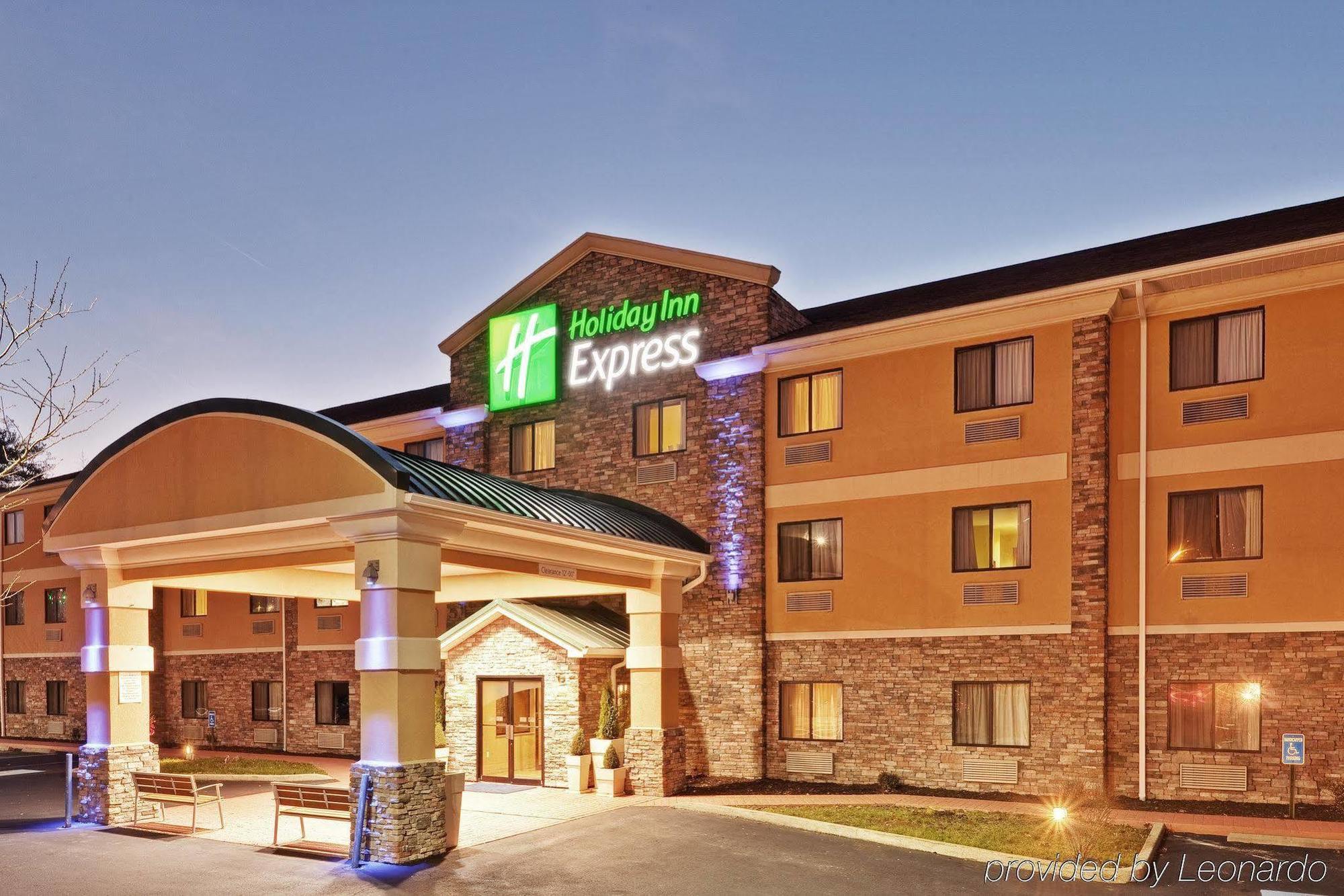 Holiday Inn Express Winfield - Teays Valley Hurricane Bagian luar foto