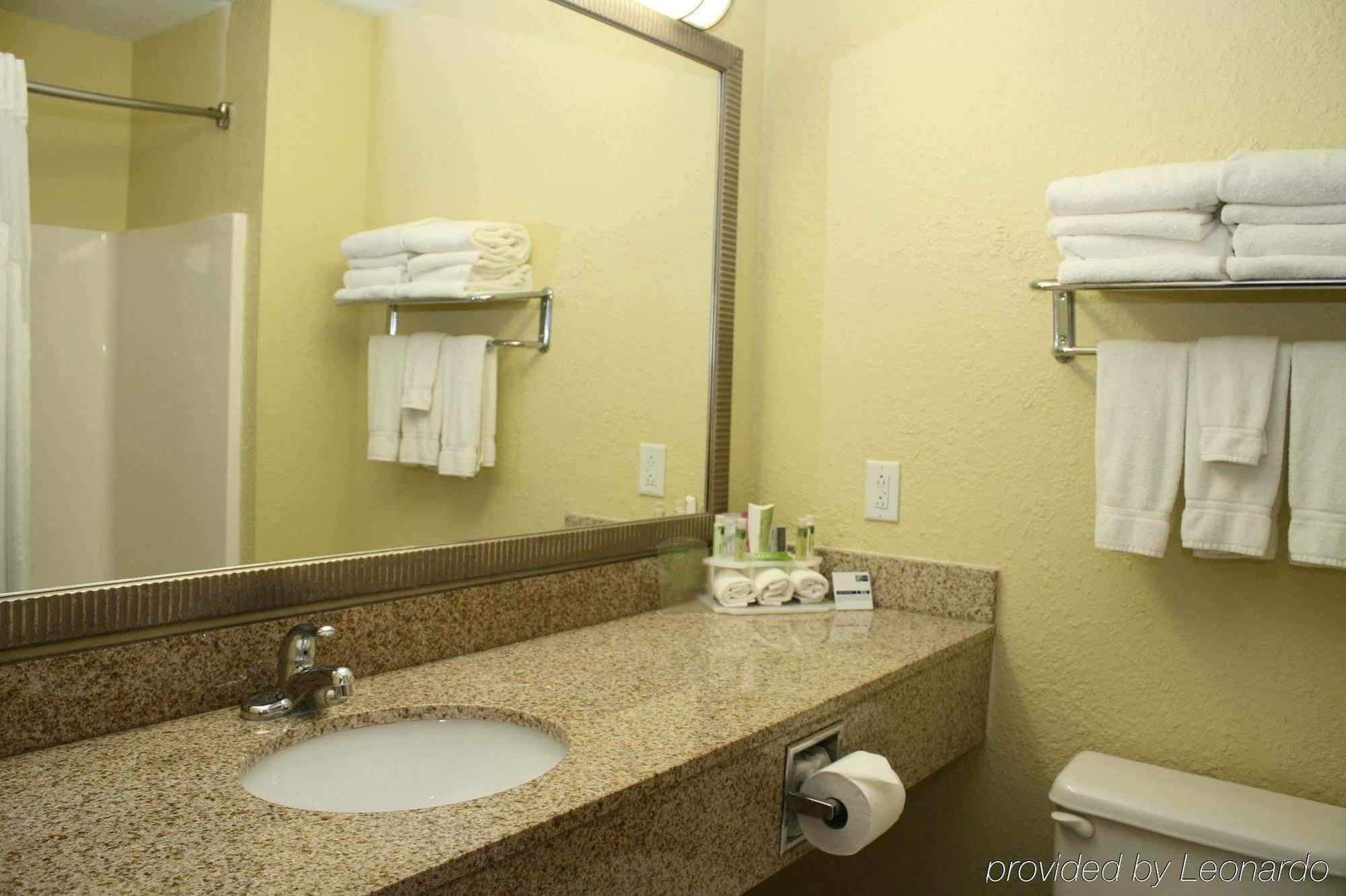 Holiday Inn Express Winfield - Teays Valley Hurricane Bagian luar foto
