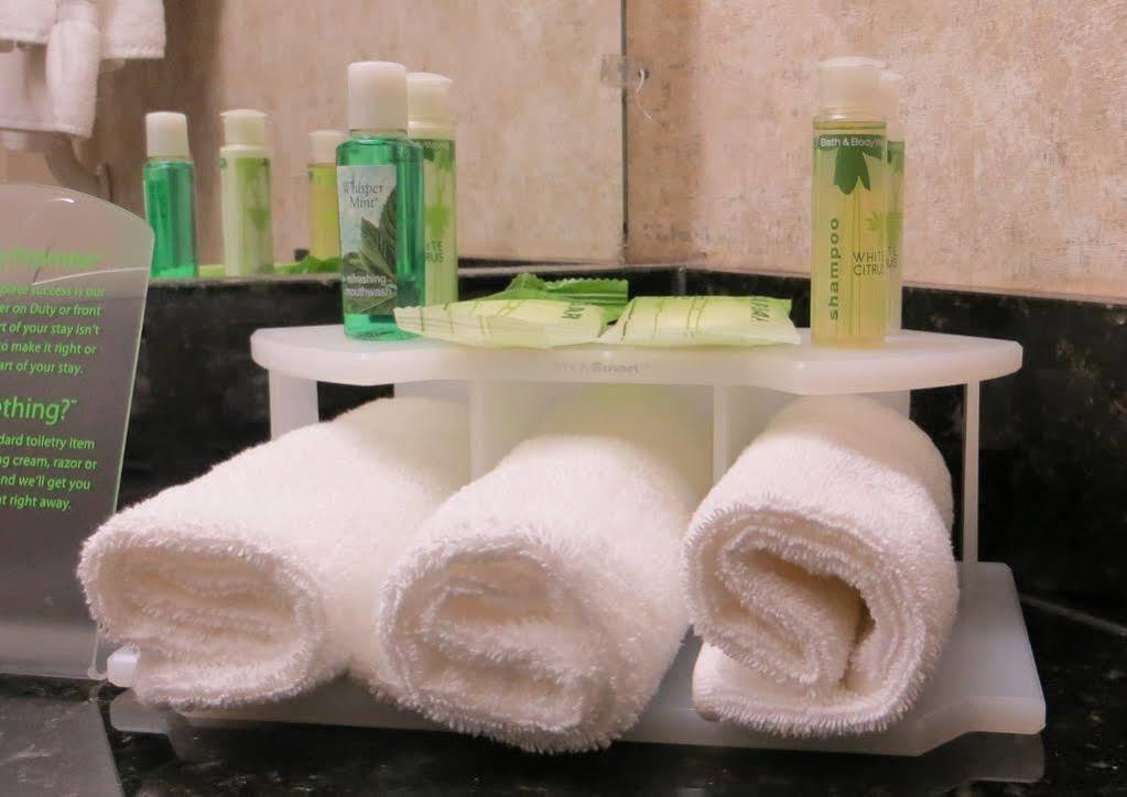 Holiday Inn Express Winfield - Teays Valley Hurricane Bagian luar foto