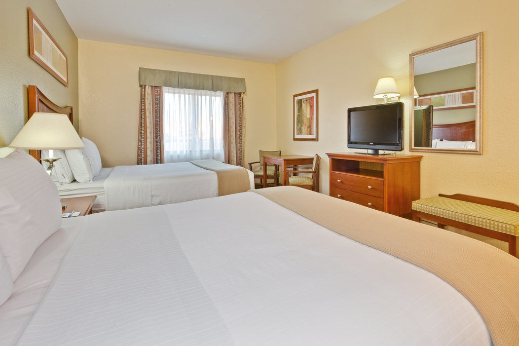 Holiday Inn Express Winfield - Teays Valley Hurricane Bagian luar foto