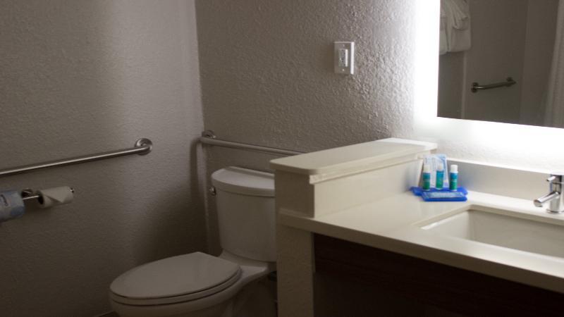 Holiday Inn Express Winfield - Teays Valley Hurricane Bagian luar foto