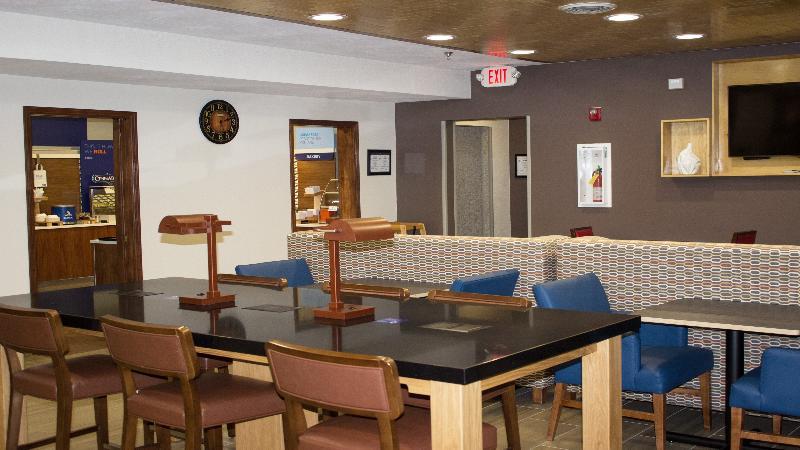 Holiday Inn Express Winfield - Teays Valley Hurricane Bagian luar foto